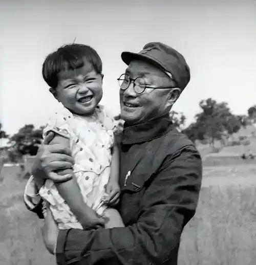 1945年，刘伯承4岁的女儿刘华北在延安被害，临死前，她对凶手轻声说：“叔叔，我