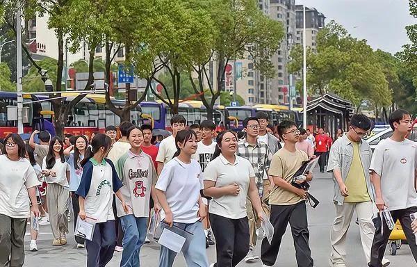 湖南省2025高考600分以上的14个市分为五个方阵：第一方阵：常德（6.5%