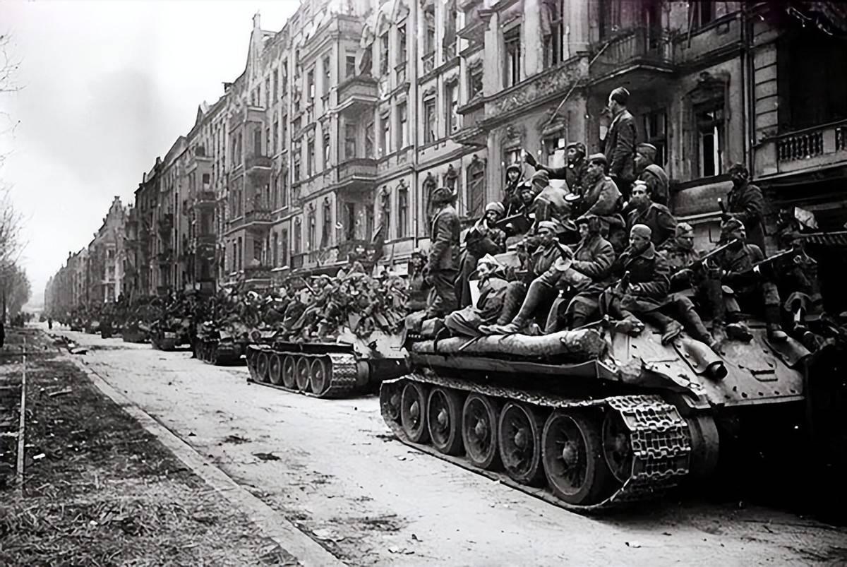 1945年，苏联终于把德国打趴下了，可斯大林很快发现：战争虽然赢了，另一个更麻烦