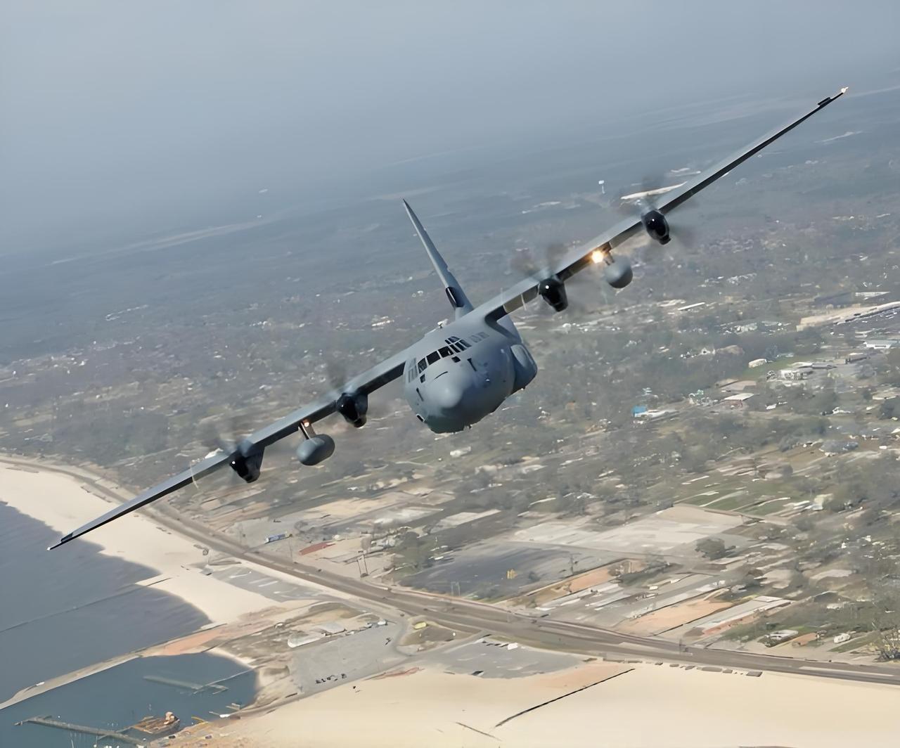 主动炸毁C-130的真实原因：美军去营救飞行员时，两架C-130陷入泥潭，只