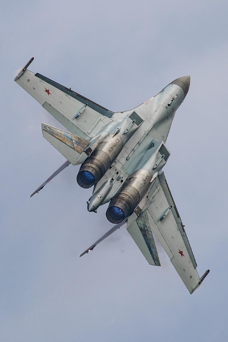 随着周边国家纷纷更新战机，越南也坐不住了，咬牙拿出钱来计划换代，可摆在眼前的三款