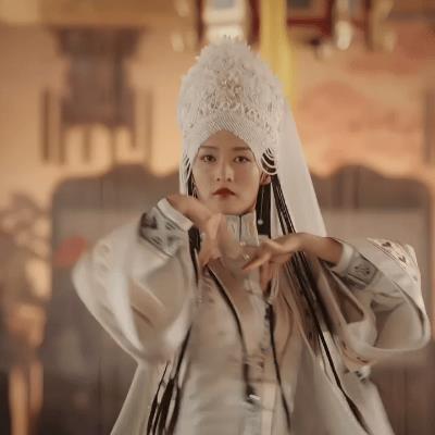 再看#如懿传#李沁版寒香见：是惊艳不足，还是选角之憾？李沁饰演的寒香见一出场便