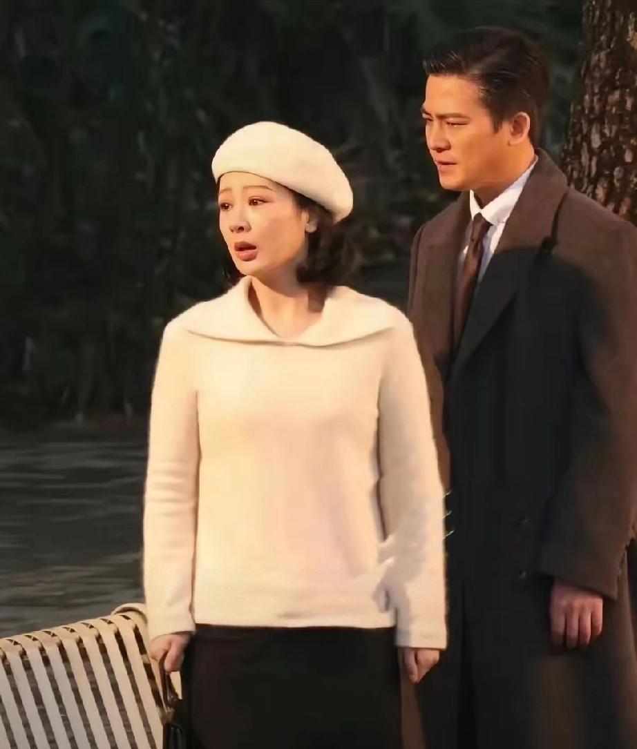 杨紫造型翻车？同框欧豪反差太大，民国剧造型师被骂上热搜3月31