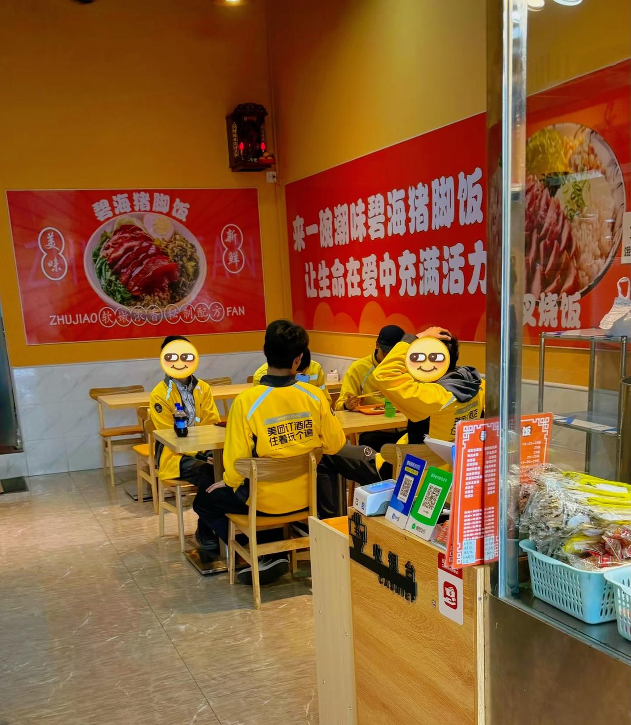 人多到中年，走夜路，上蜀道带锋芒，挣最多的钱昨天在巷口小吃店和，闲聊老板叼着