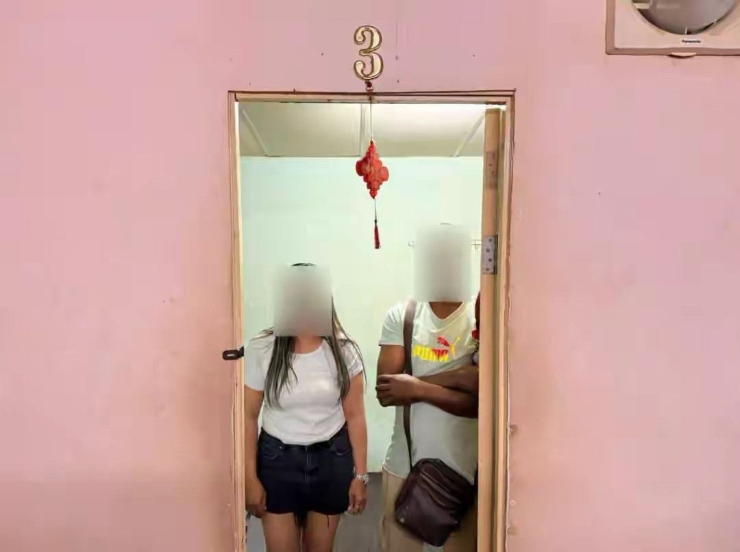 马来西亚移民局8月24日发布公告：在森美兰州的扫黄突击行动中，查获了一家卖淫窝点