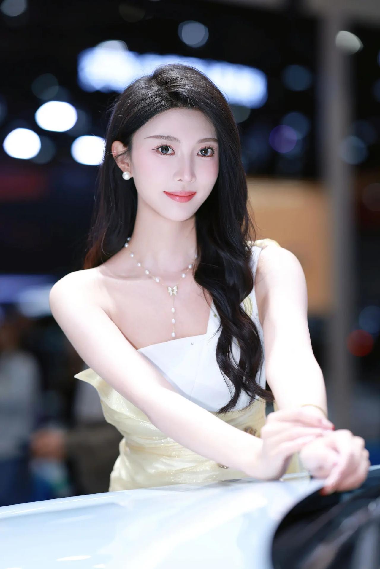 优雅车模，闪耀登场！模特兰灵王。✨