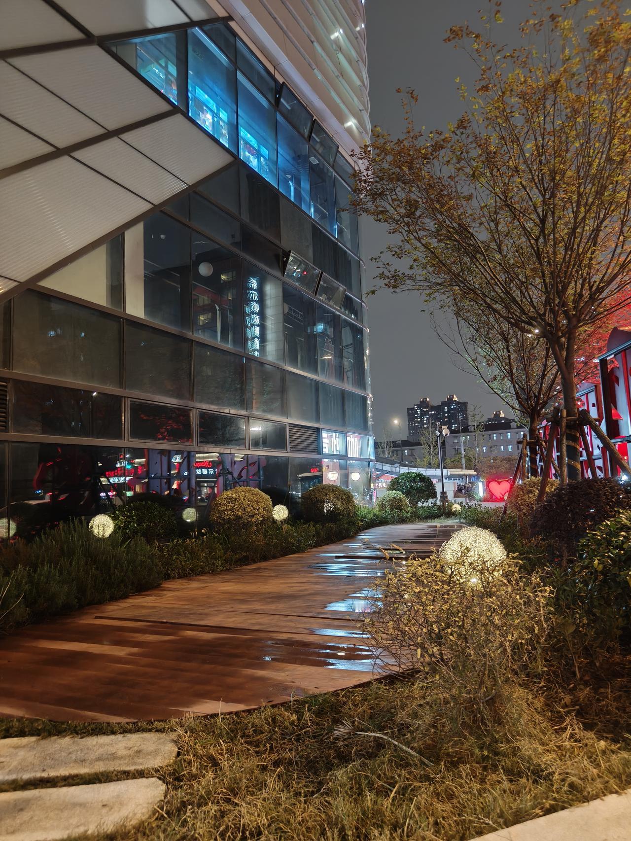 友友们沪语电影《菜肉馄饨》你们都看了吗？我个人觉得挺好看的。自从上次