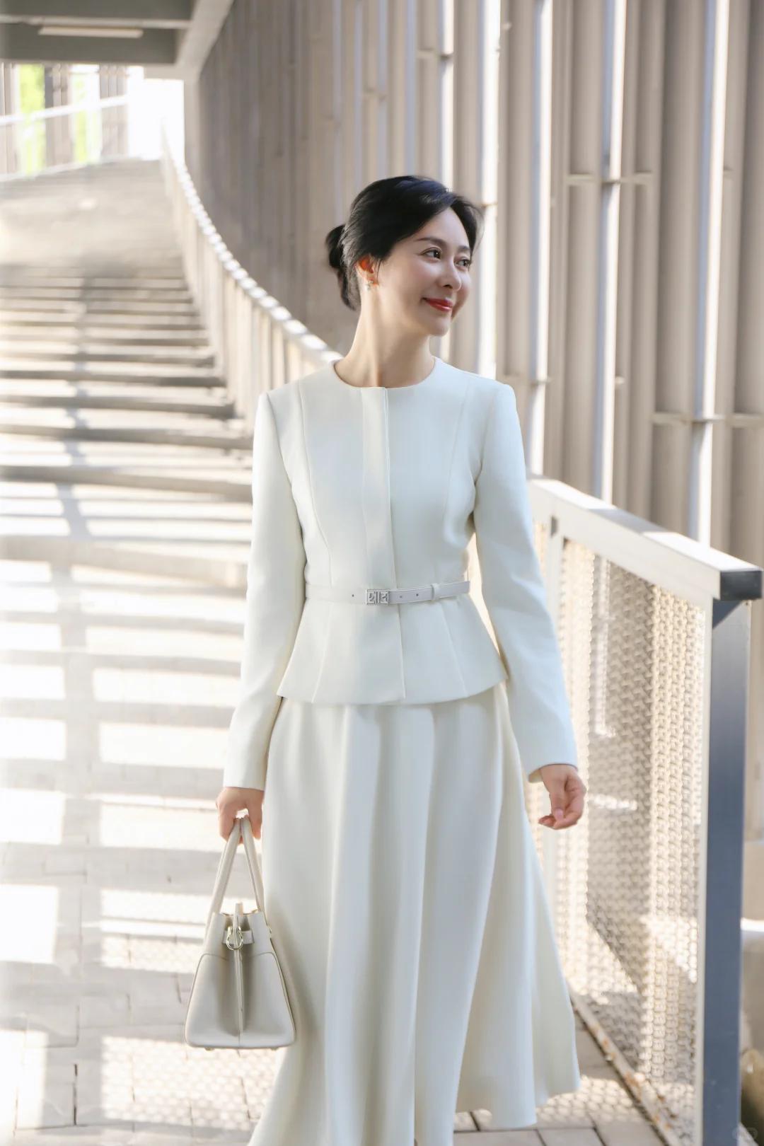 中年女性穿搭技巧，有质感、无龄感、简约高级才是最重要的~女人年过40，已经步