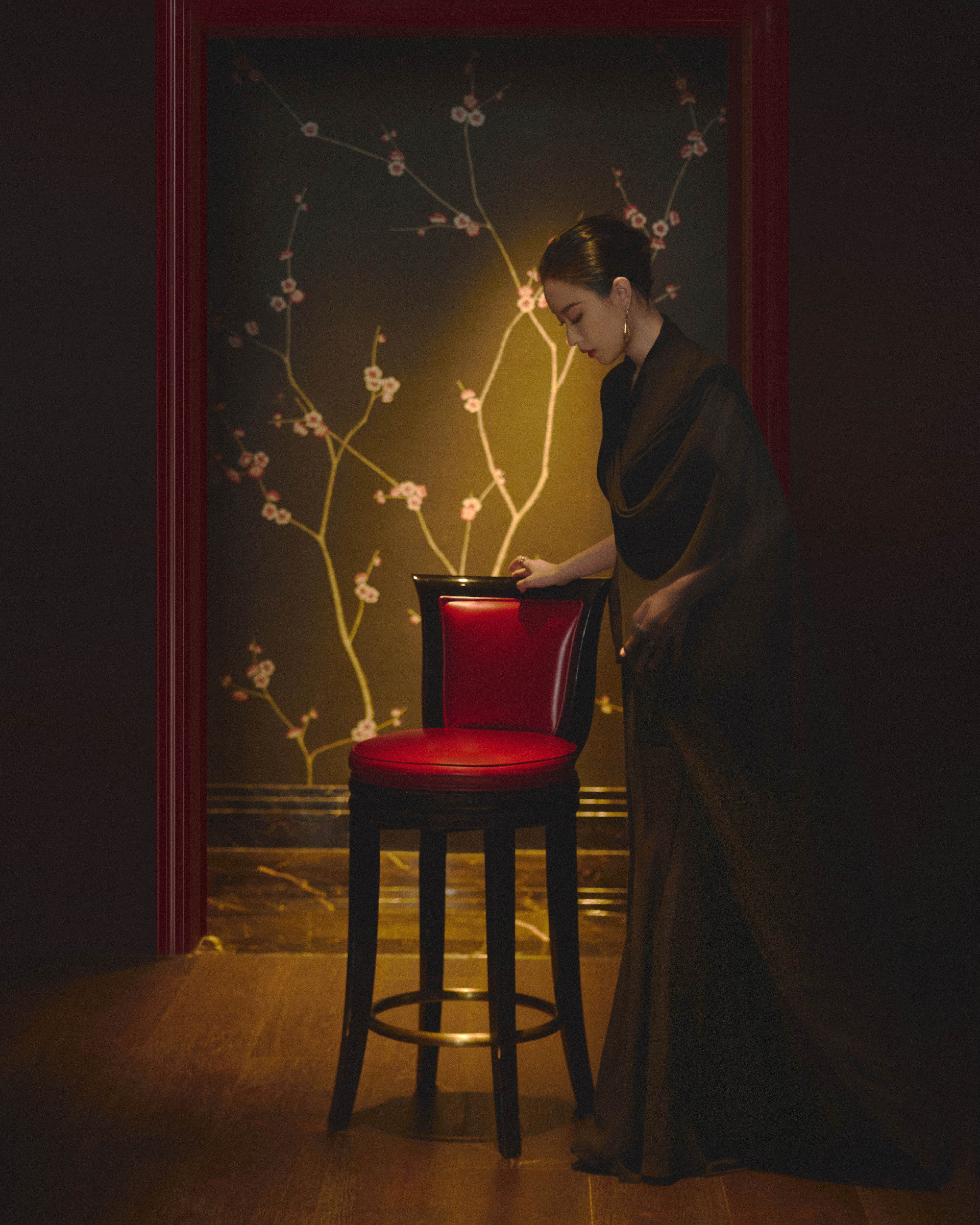 倪妮优雅自信与影像同行