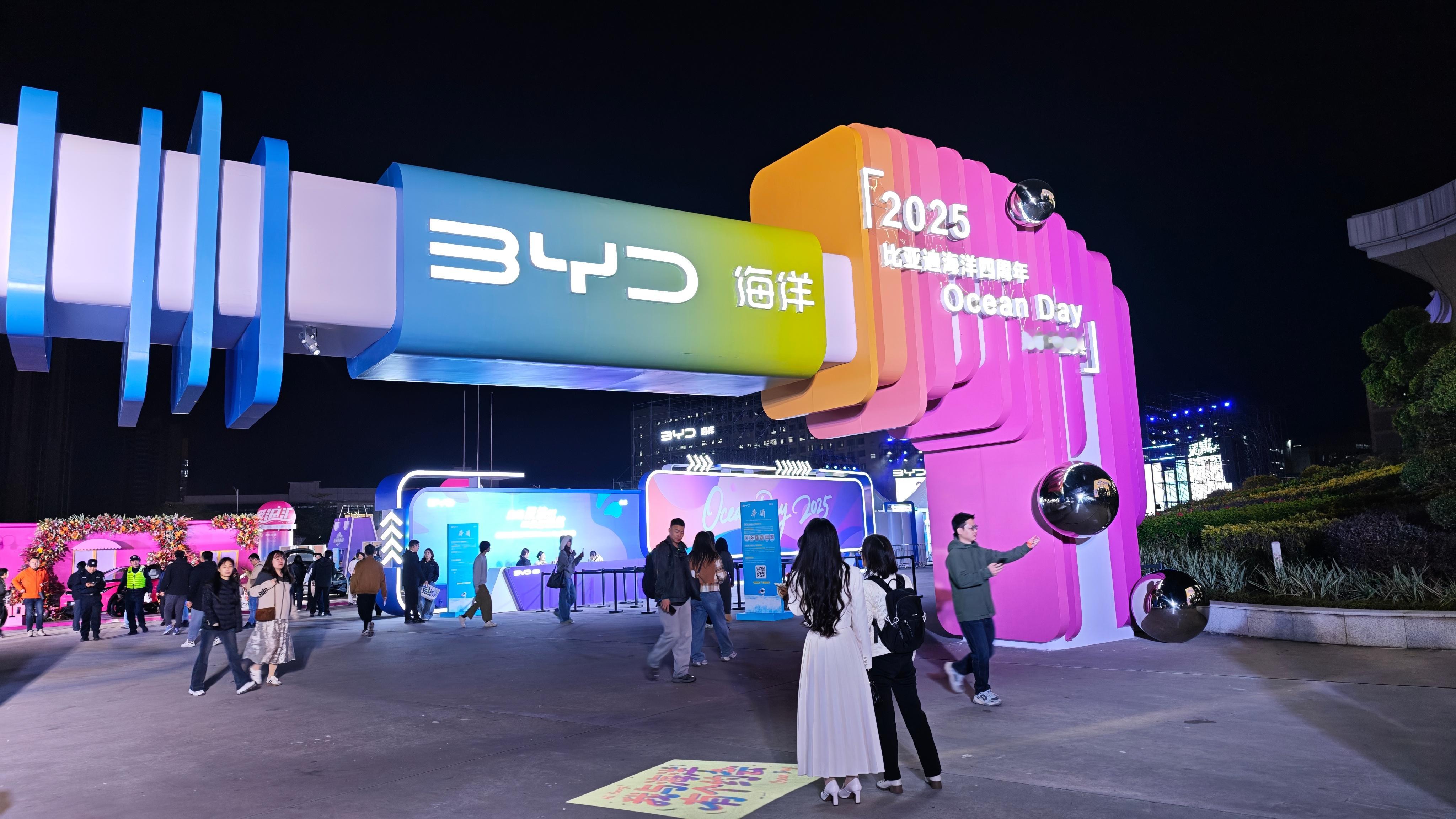 参加比亚迪海洋网四周年有感：四年超600万辆，缘是年轻化浪潮席卷全球！12月15