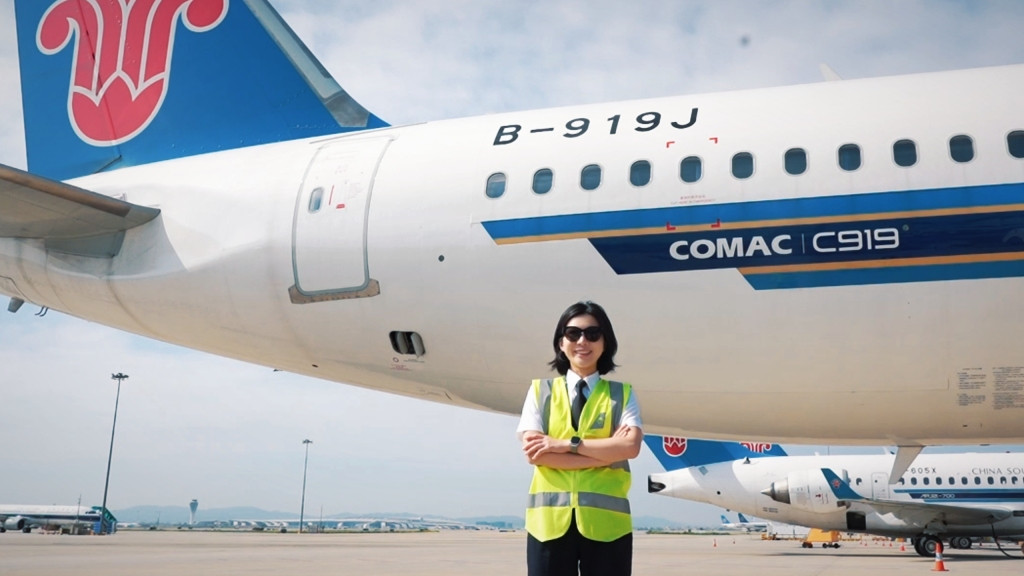 全国首位C919女机长顺利完成首飞