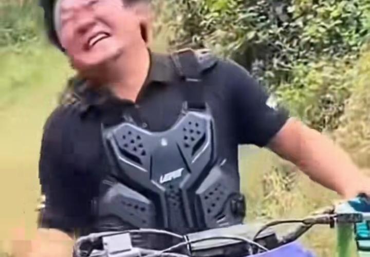 张雪张总被网友喊“太乙真人”“修车仙人”也太贴了吧！明明是老板，却活成了全网最快