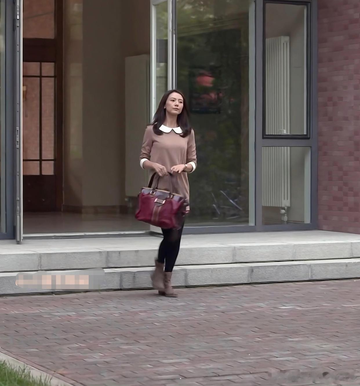 高圆圆，她大腿真丰韵，小腿真细，好漂亮