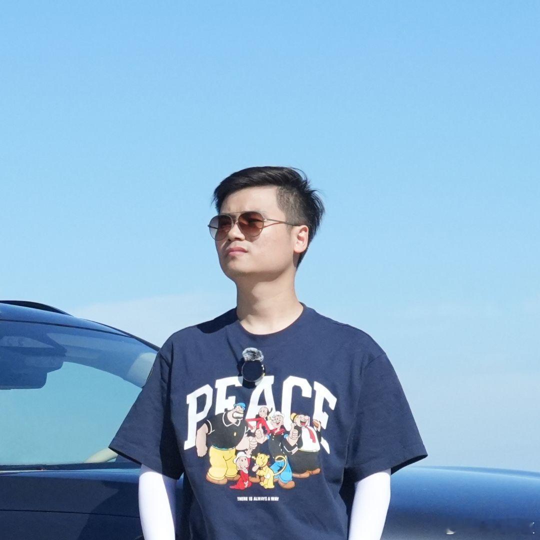 我的3D版大头照，感觉有点像哪个动漫人物？[墨镜]（生成方法：对超级小爱说「生成拍