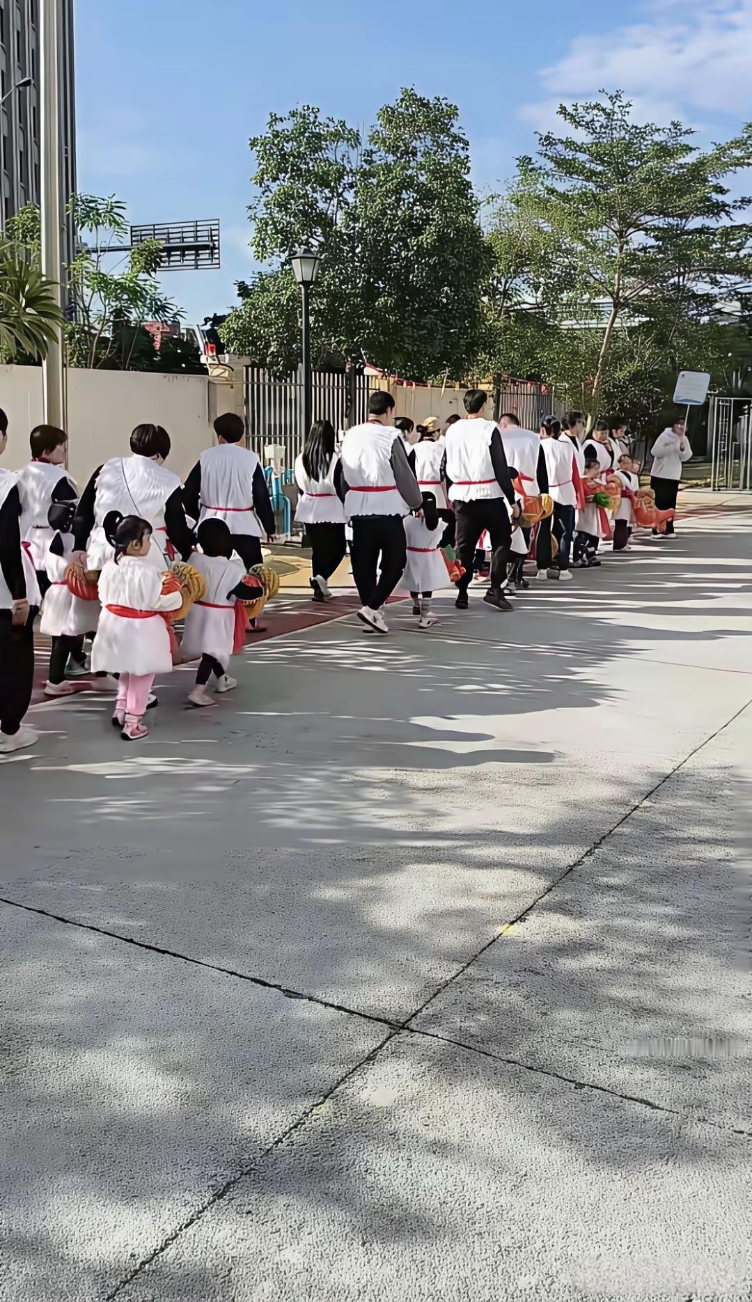 这队伍有点吓人啊…