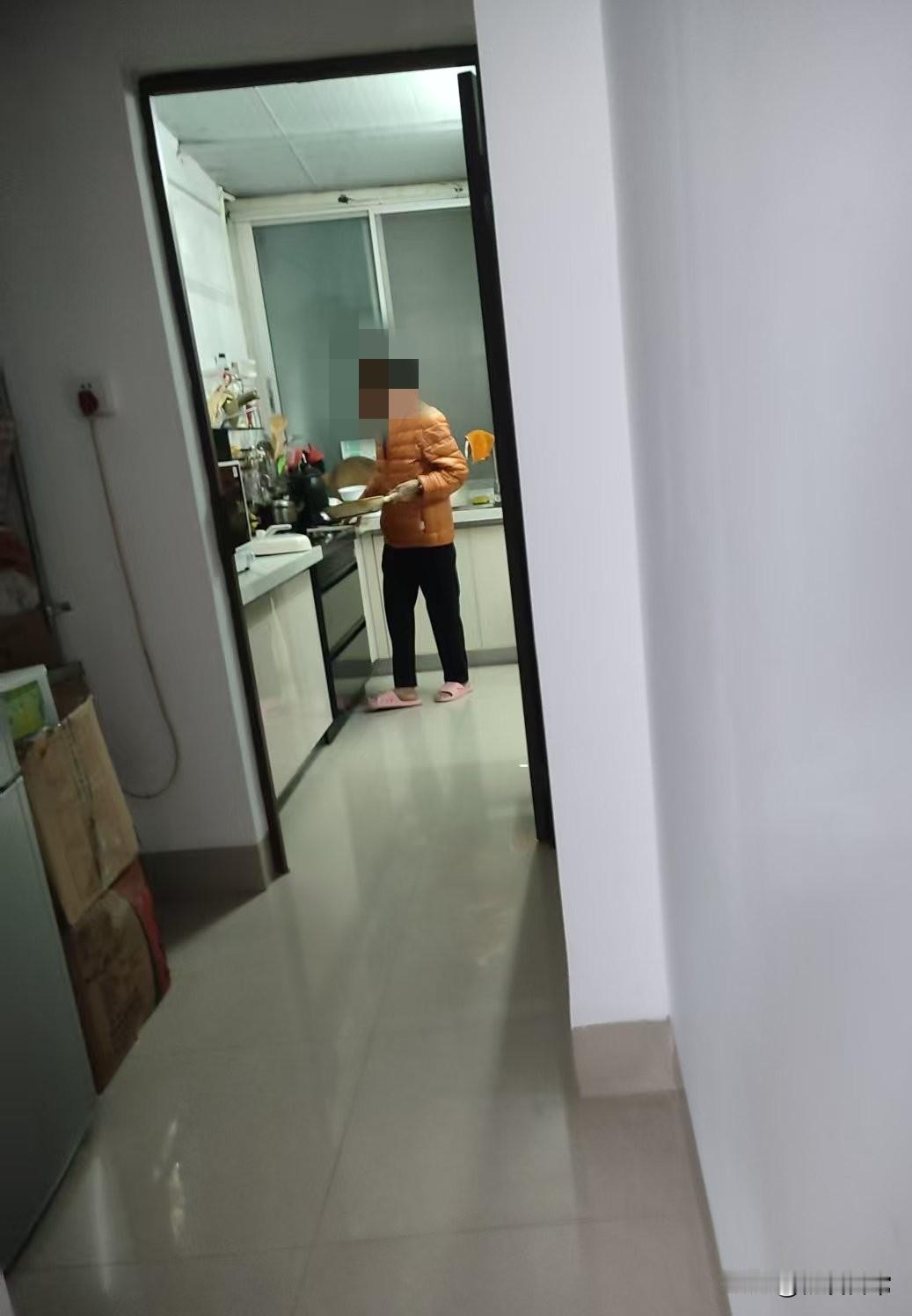 我这个亲戚太会作了，实在是看他不惯，他虽然是有一点病，吃饭吃的少一点，吃的慢一点