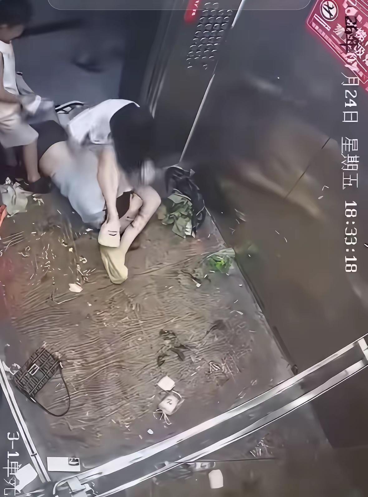 看到很多人在讨论热议电梯打架事件大多数人的非议都指向了男孩妈妈其实，双方都有