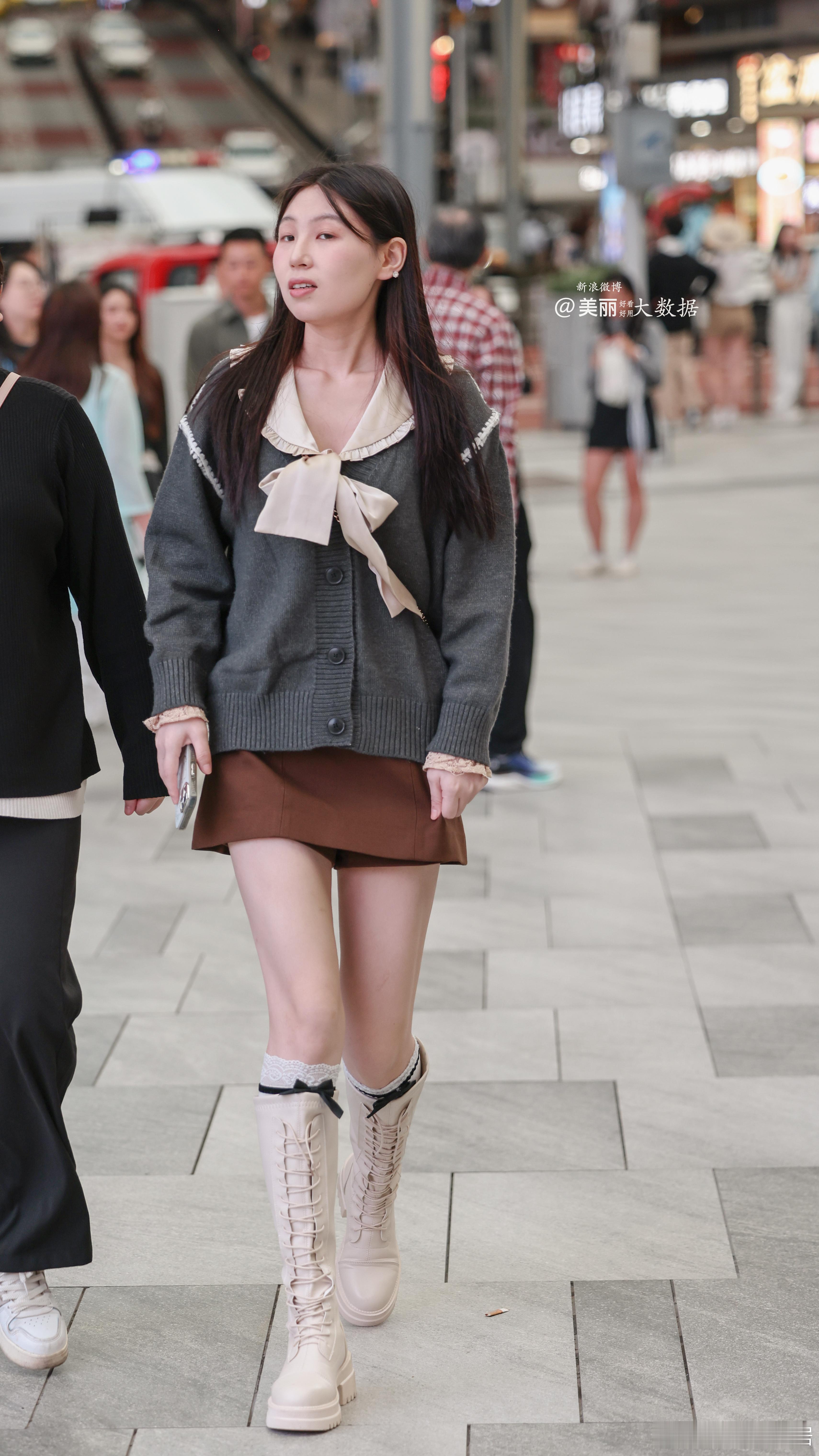 这小眼神。。嗯嗯