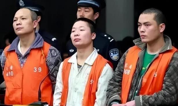 2010年，浙江温州一漂亮女警，被三名歹徒抢劫之后被追赶轮番凌辱，之后更是准备挖
