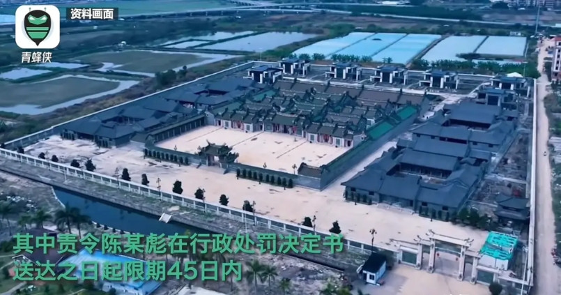 这个占地五十多亩的宅子，据说始建于十二年前，历时十年才建成，不得不说，这几兄弟还