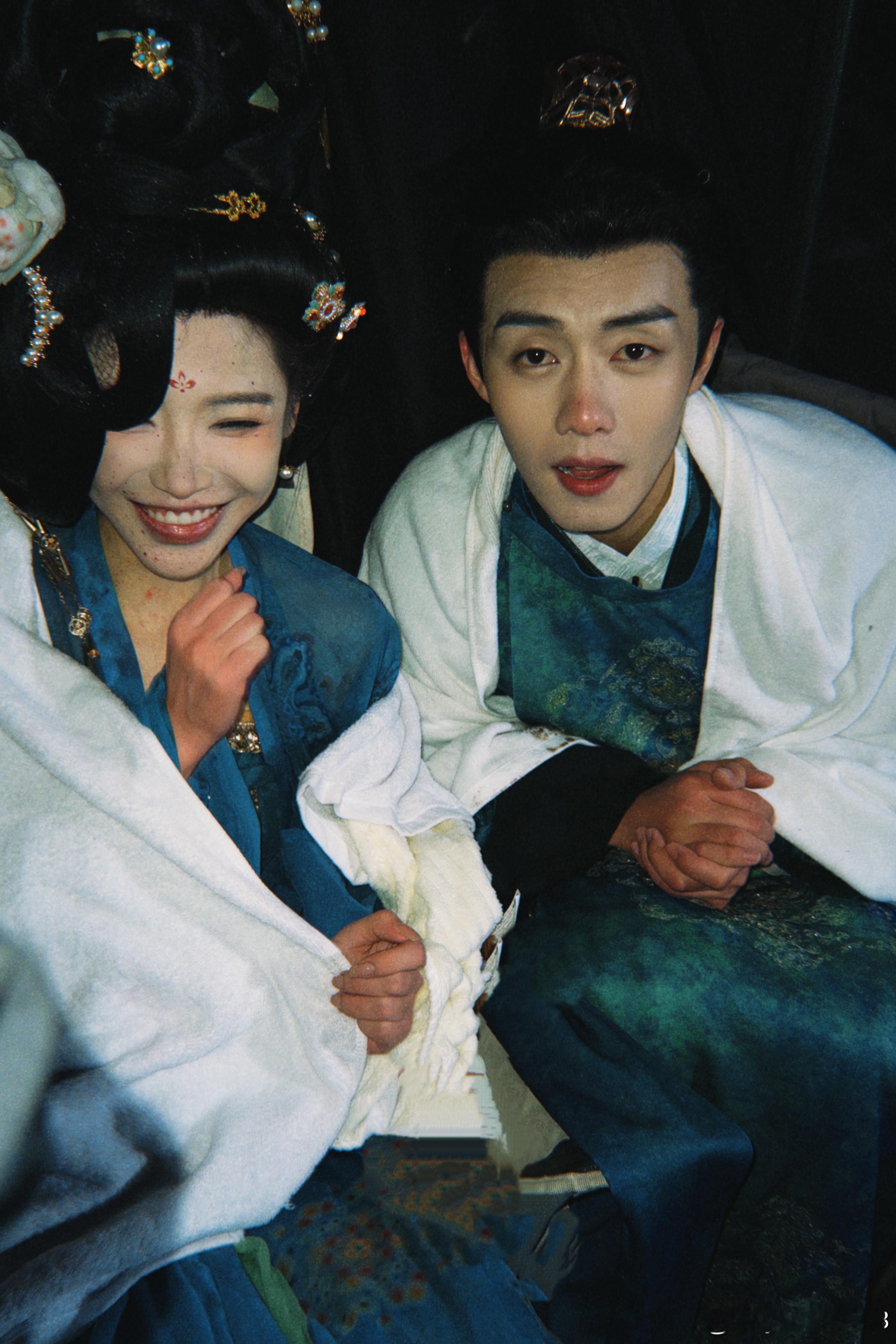 谁懂3度十小时山中暴雨戏..