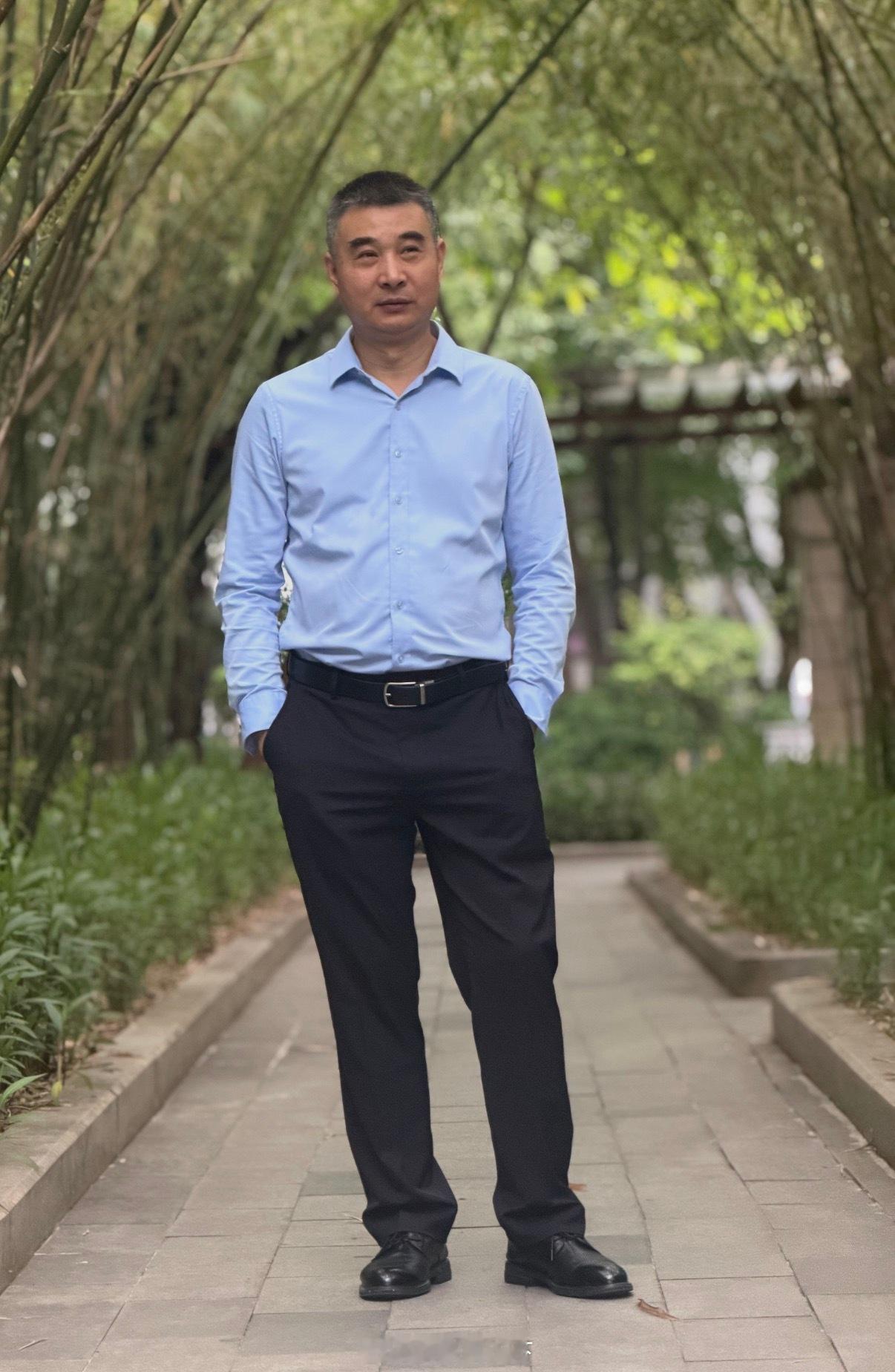 赛格总裁赵贵极很神秘，公开资料没有，连简历都找不到。西安满城流传赵总的很多传说，