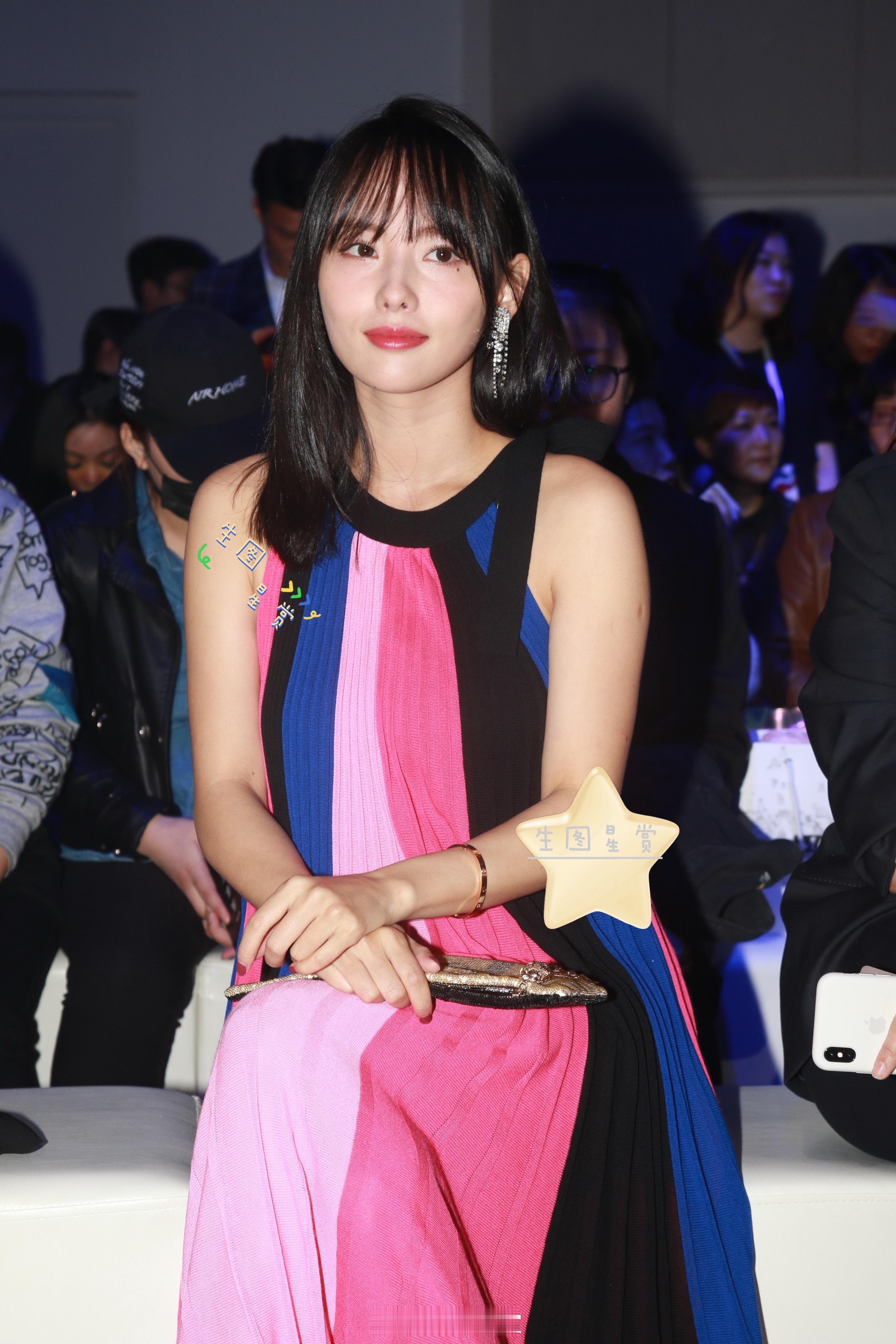 张嘉倪20180413摩登无界时尚季，秀场上耀眼的女明星🌸🌟​​​