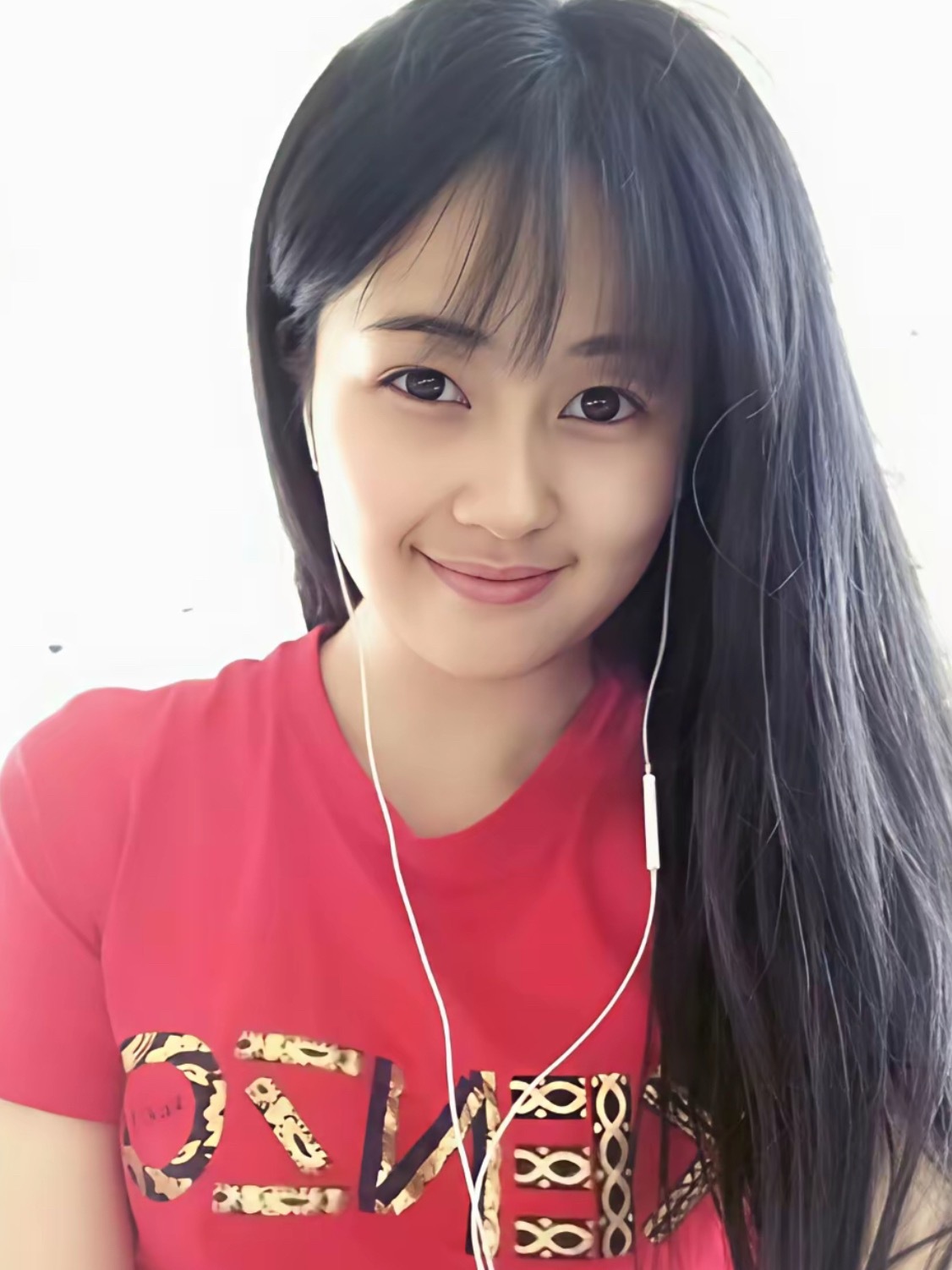 白鹿的同学绝对想不到，当年不起眼的女孩，如今已经成了举世瞩目的女明星白鹿去看艺术