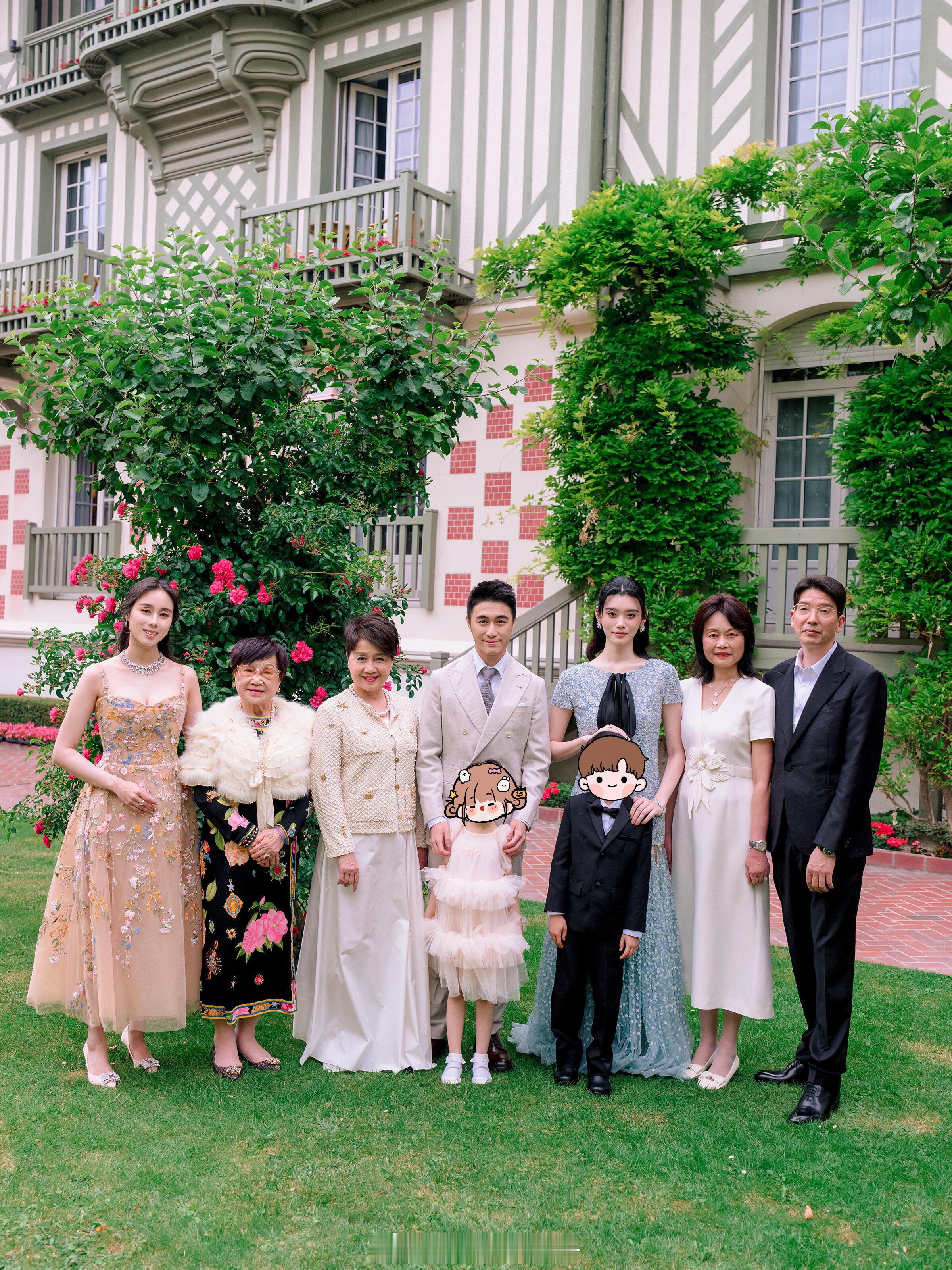 何超欣与何猷君奚梦瑶婚礼合照何超欣庆祝何猷君奚梦瑶婚礼何超欣与何猷君奚梦瑶婚礼