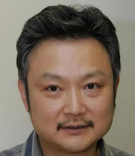 演员欧阳奋强说：“在拍《红楼梦》时，我和马广儒、高宏亮经常到外面喝点小酒，我和高