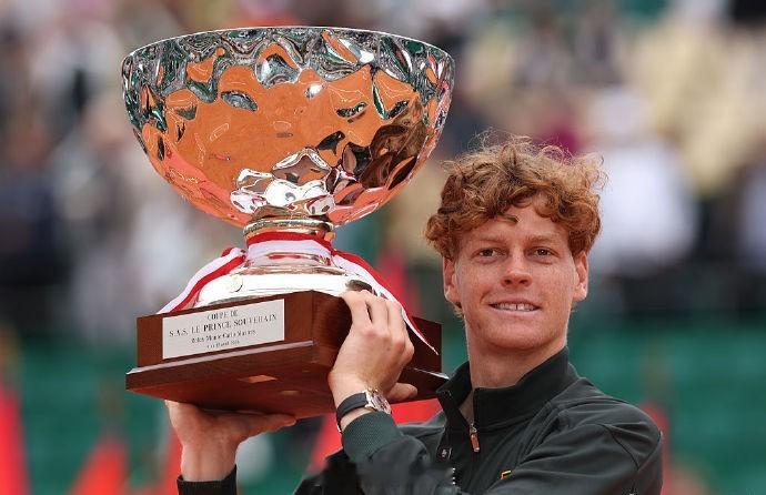 辛纳连夺三个大师赛冠军🥇取代阿卡重返世界第一☝️☝️✅印第安维尔斯大师赛🥇✅