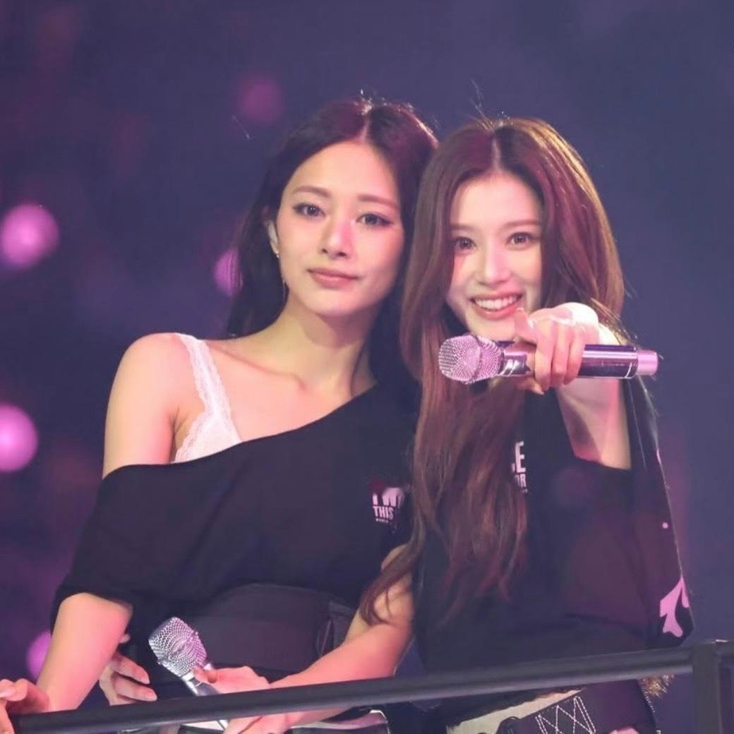 凑崎纱夏&周子瑜纱瑜💕这么美的脸世上居然有两张[点赞]