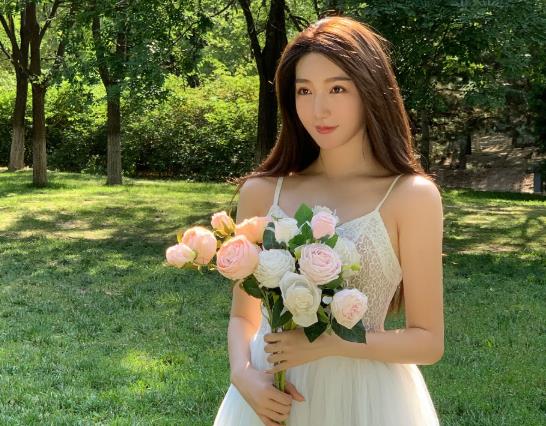 都美竹承认整容?做了双眼皮和箍牙,旧照被指像38岁_zzd_学生时代
