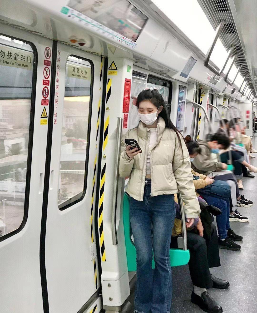 马上我就下了，该怎么要她微信