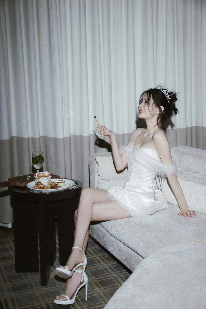 徐璐好美​​​[滑稽笑][滑稽笑]美女​​​