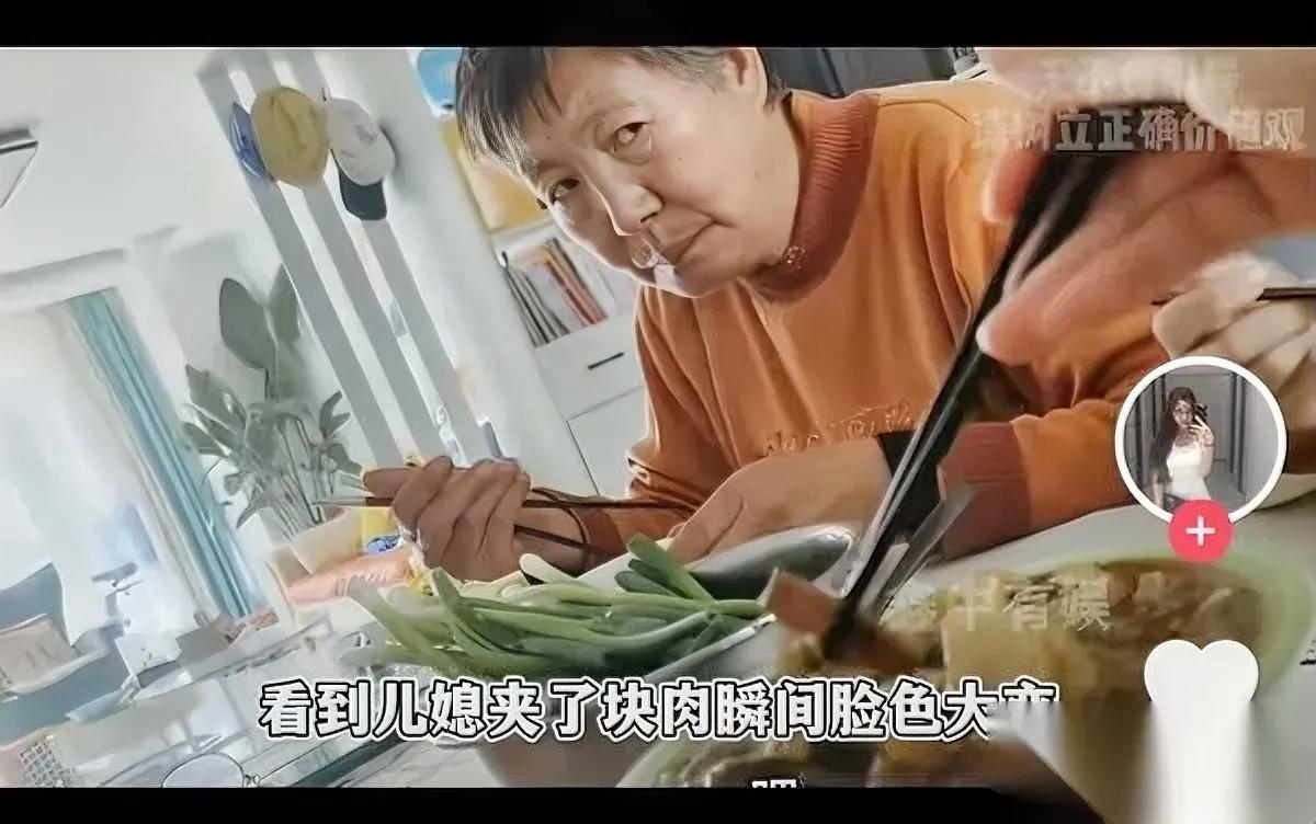 那个把儿媳逼离婚的恶婆婆走了——卵巢癌疼得整宿喊娘。之前她见不得儿媳多夹一筷