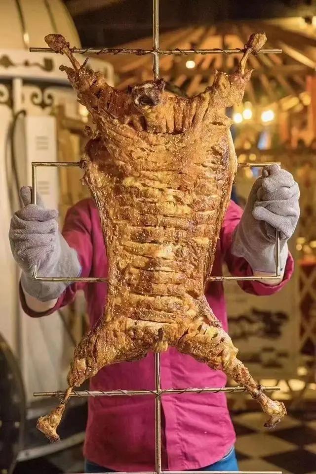 藏不住了，彻底摊牌！3月4日，浙江，潮新闻记者实测揭秘：36斤活羊烤后仅6.9