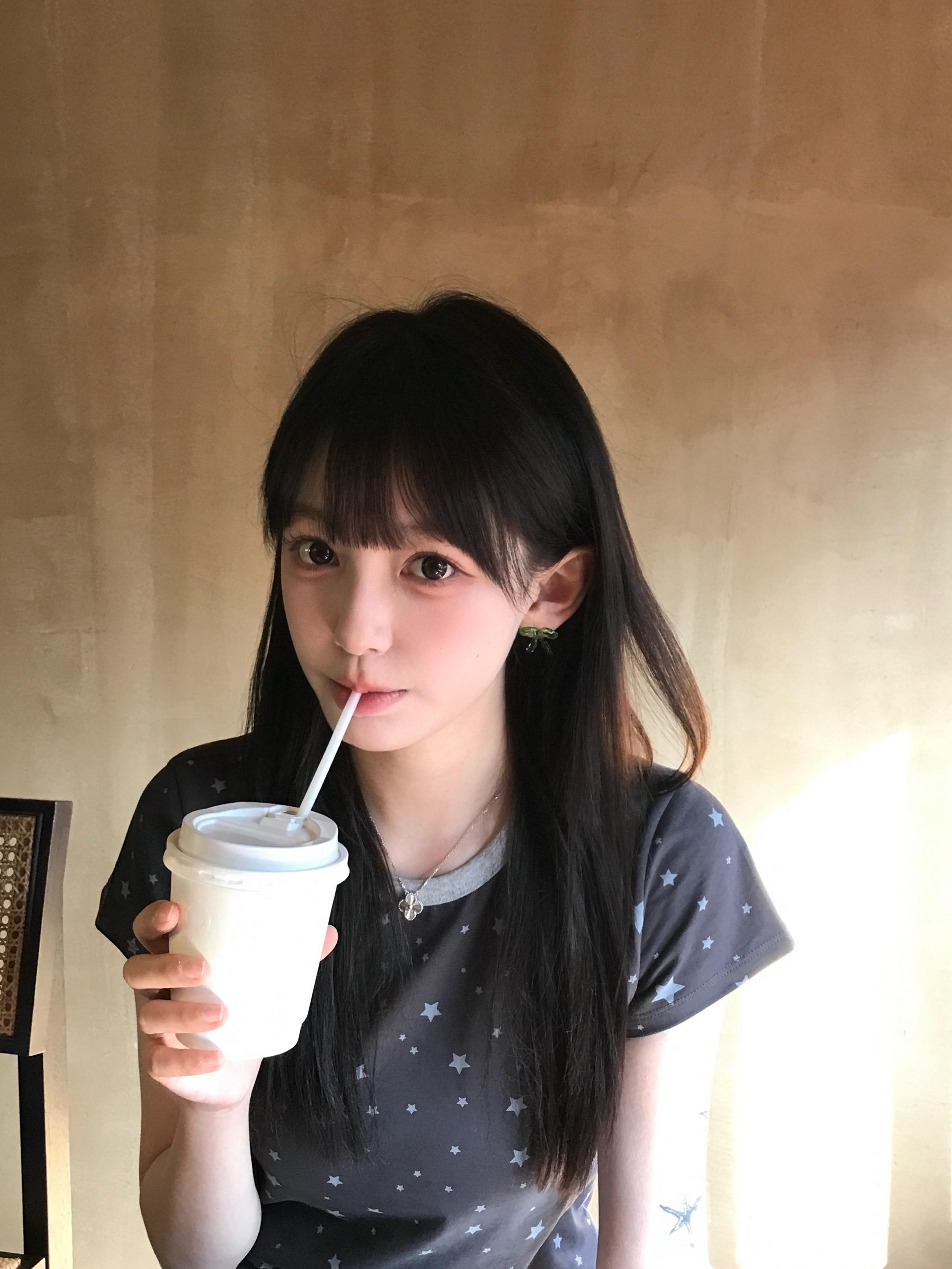 看 我自己做的玻璃耳钉。