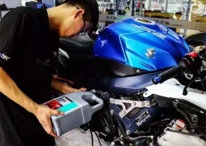 摩托车多久换一次机油？2026年最新版来了磨合期（新车/大修后）：无论排量，