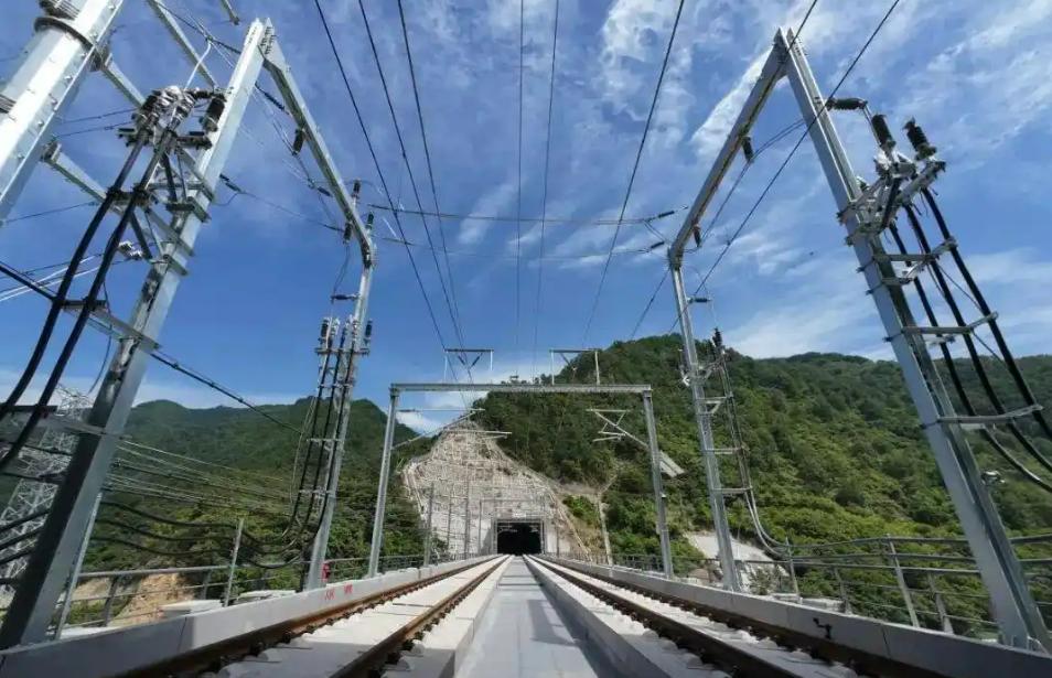 🚄西安1小时飙拢安康！西康高铁“通电”了，秦岭天堑变通途各位西安的伙伴们