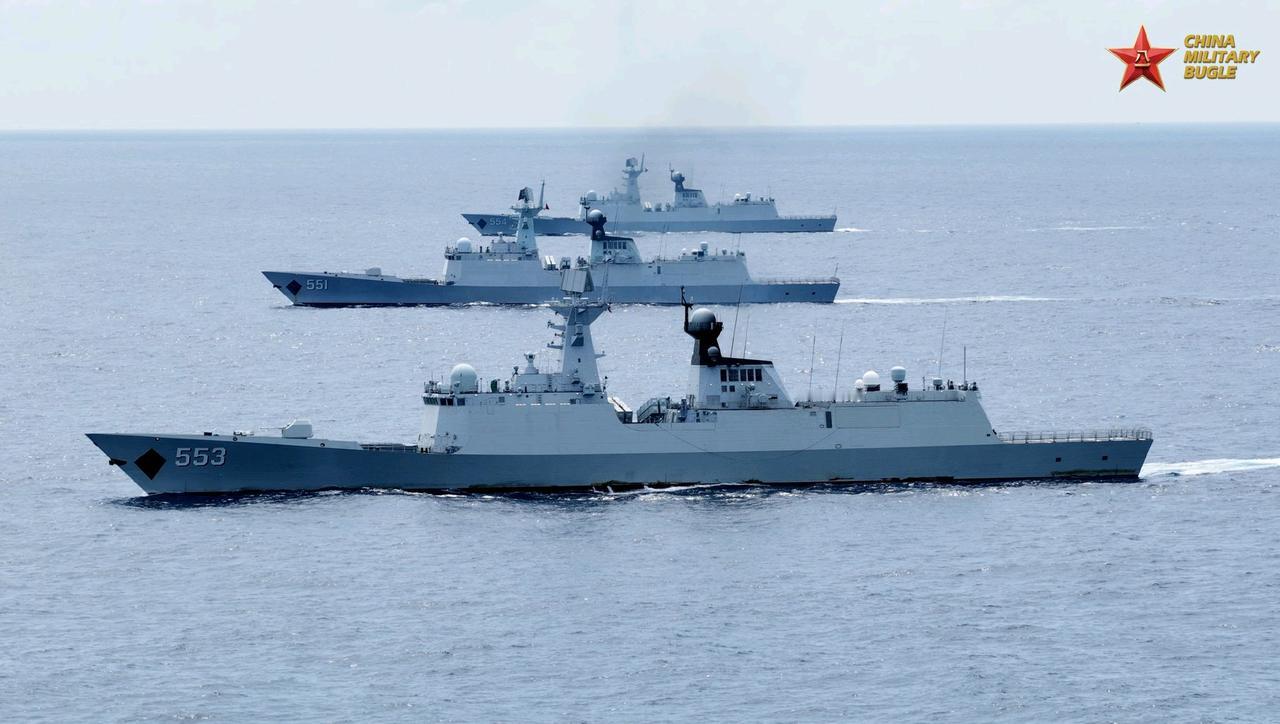 3艘新批次054A导弹护卫舰编队，551“巴彦淖尔”、553“大理”和554“通