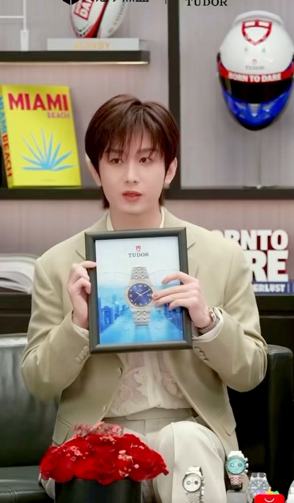 成毅直播，好久不见，状态太好了吧！！成毅透露，喜欢探险悬疑类的，最近在恢复体能，