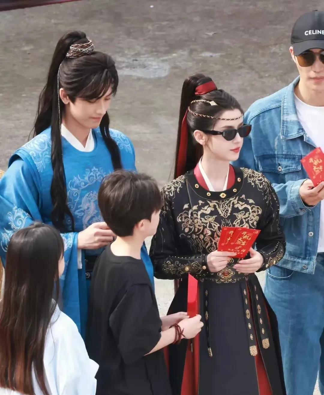 不是，白鹿被换了，换成了哈尼克孜？众所周知，白鹿演了一部女将军的剧，叫做《唐宫