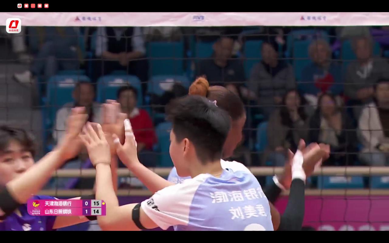 天津女排是排超A组8支球队中防守最好的，日本女排是世界排坛防守反击打得最好的，二