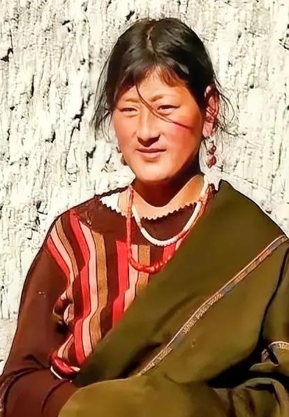 为什么西藏人很少出来打工？其实说白了，因为西藏人口本来就少，穷人靠着福利补贴都能