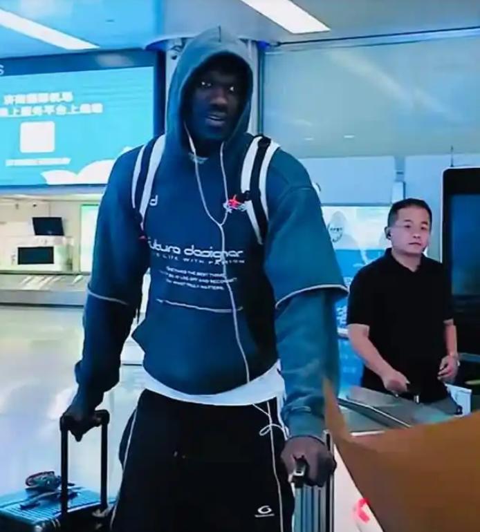 榜眼秀要来了？山东男篮这波操作，是要搞事情啊！法耶落地，班顿官宣，现在据说第三