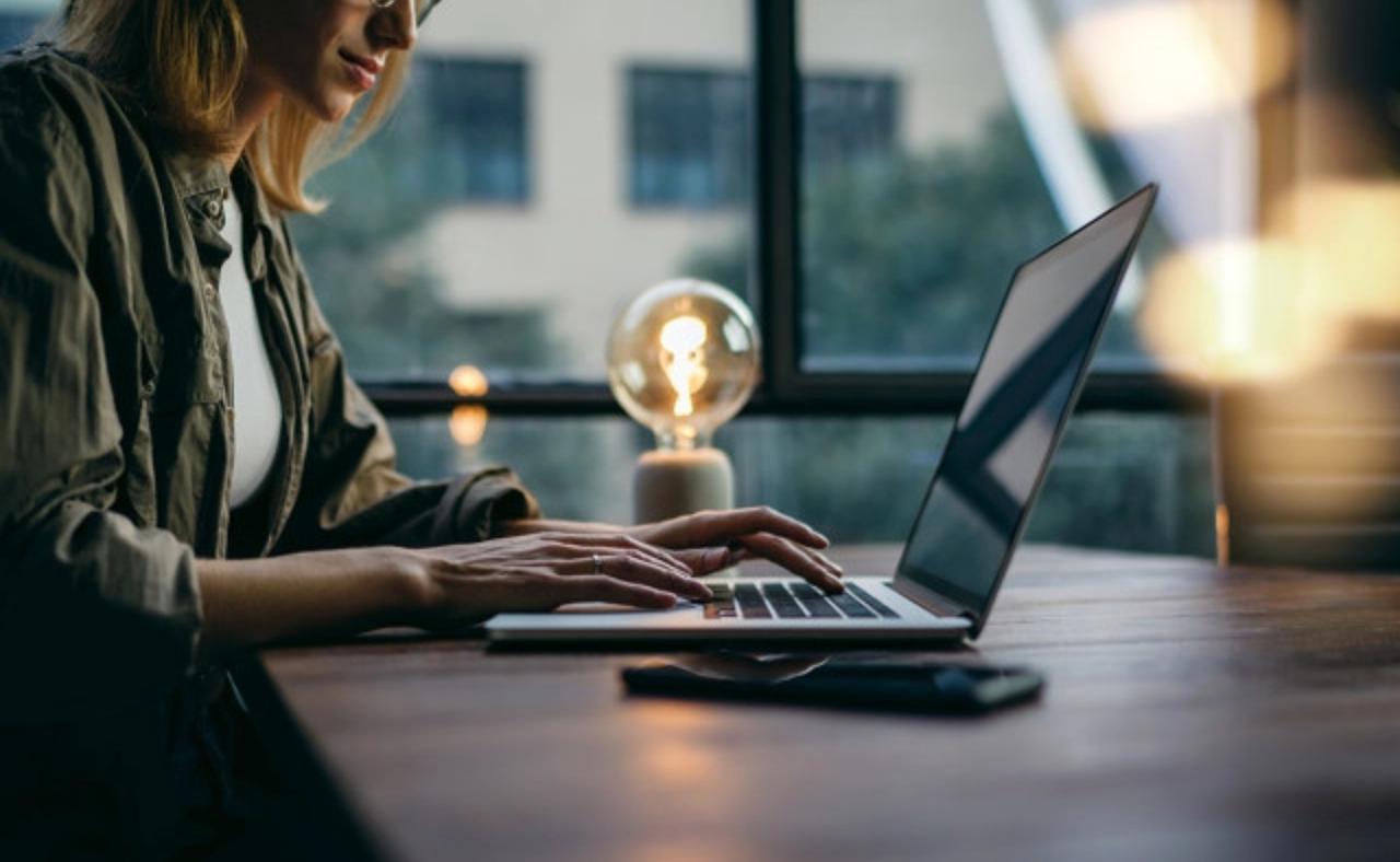 别再傻干了！这3件事，会毁掉你在领导心中的形象！在领导身边，这三件事做得越多