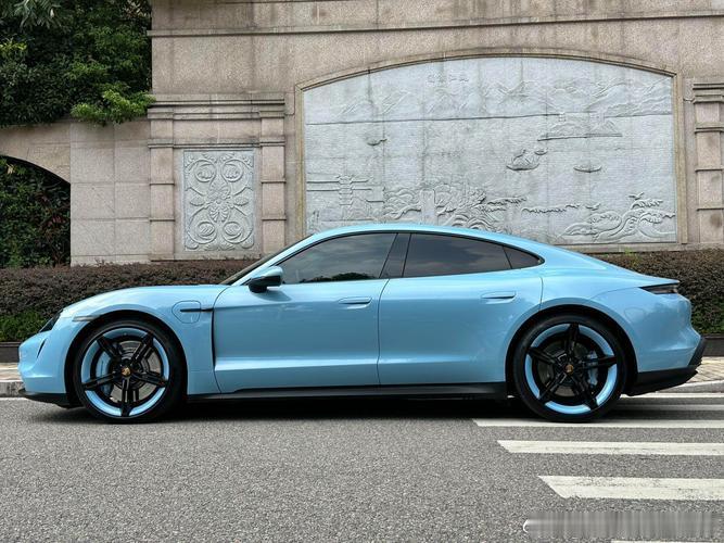 保时捷销售利润暴跌99%2025年成为保时捷近百年历史上最惊心动魄的转折点。这家