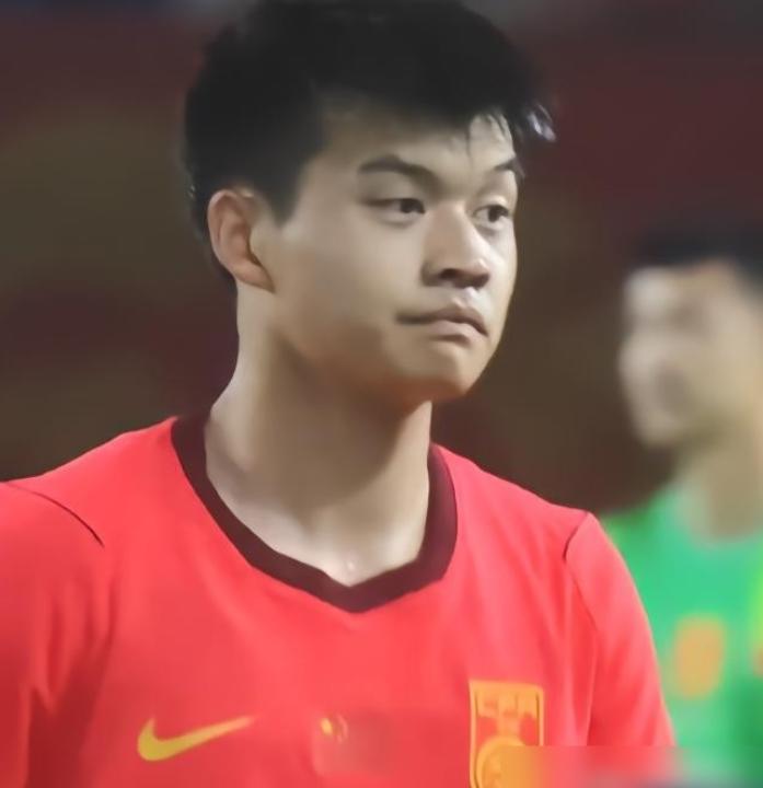 碾压泰国晋级四强！刘浩帆赛后评分飙红，有了中场后卫不再狼狈，他本就是给中场背锅的
