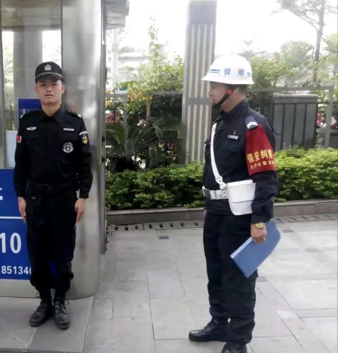 昨天下午公司的保安督察突然来检查。两位督察检查了保安岗位值班情况，又去保安宿舍检